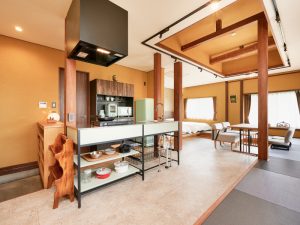 はこヴィラは「箱根ドールハウス美術館」の裏手にひっそりと佇む完全貸切の一棟貸し宿泊施設です。